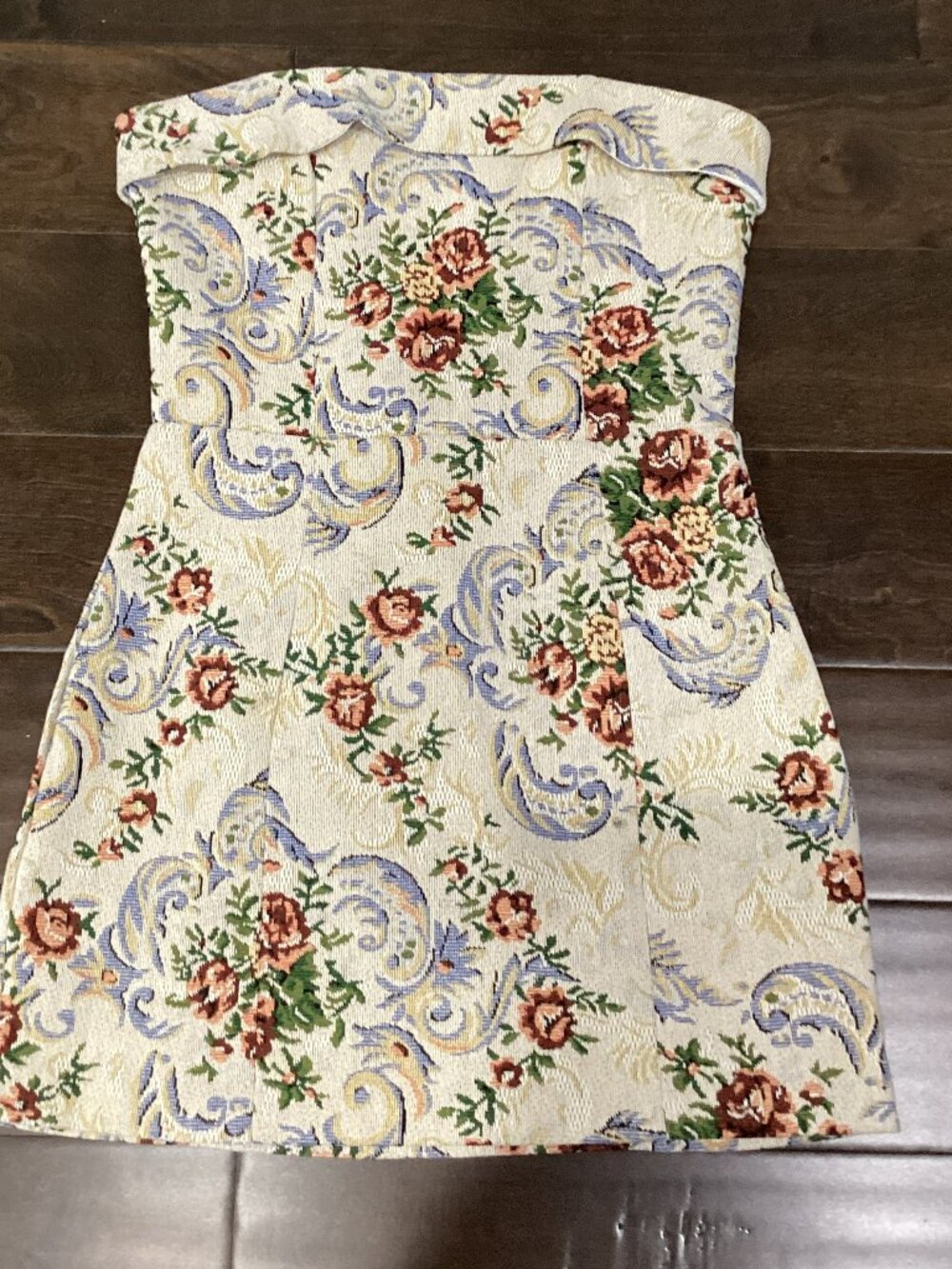 Edikted Tapestry Strapless Dress With Corset Tie Back - Medium